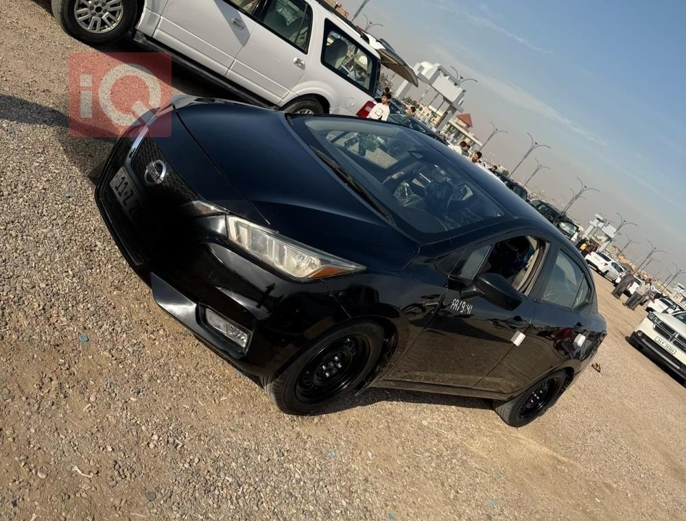 نيسان فيرسا